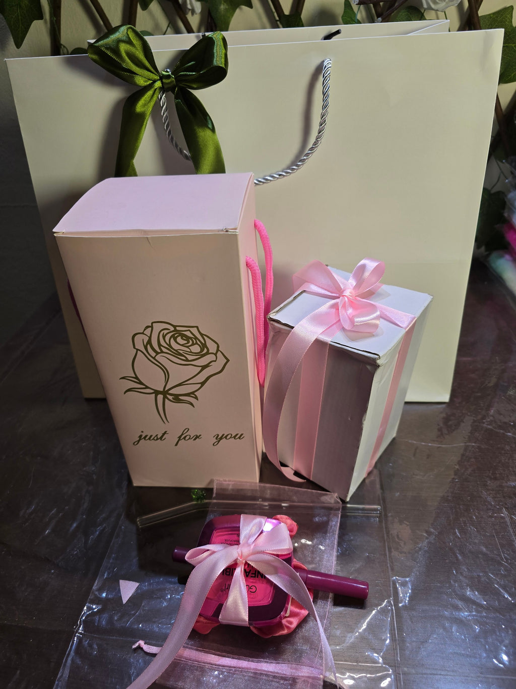 BioCode decorative gift set featuring pink cosmetic boxes, a rose-themed gift bag, and beauty products with ribbons.