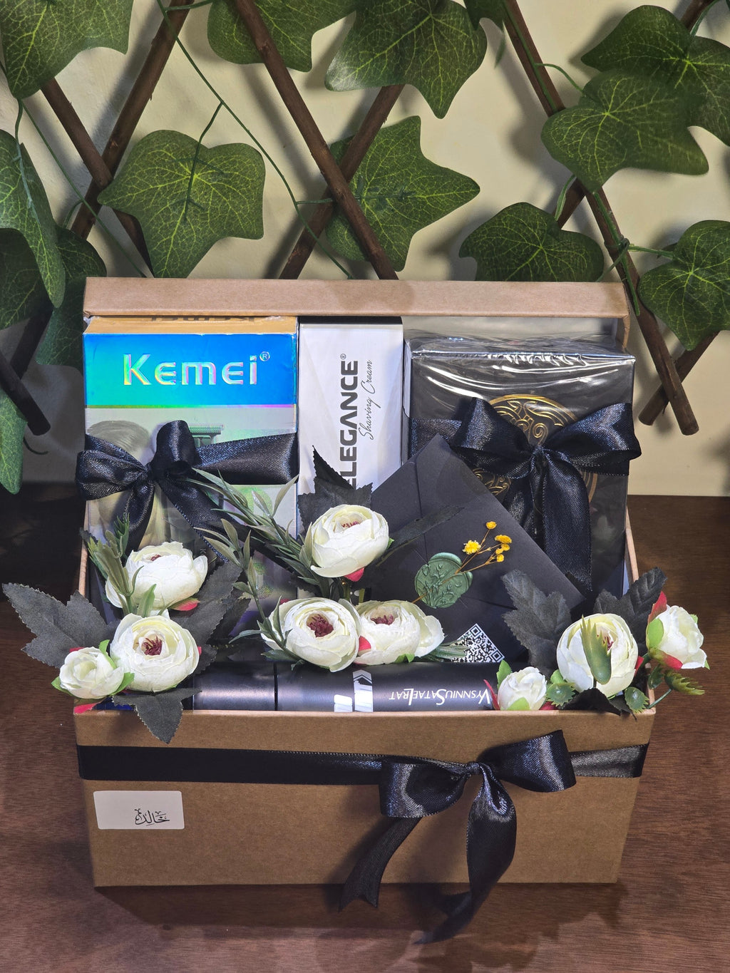 BioCode grooming gift set featuring Kemei trimmer, Elegance shaving cream, and Gissaty perfume in a decorated box.